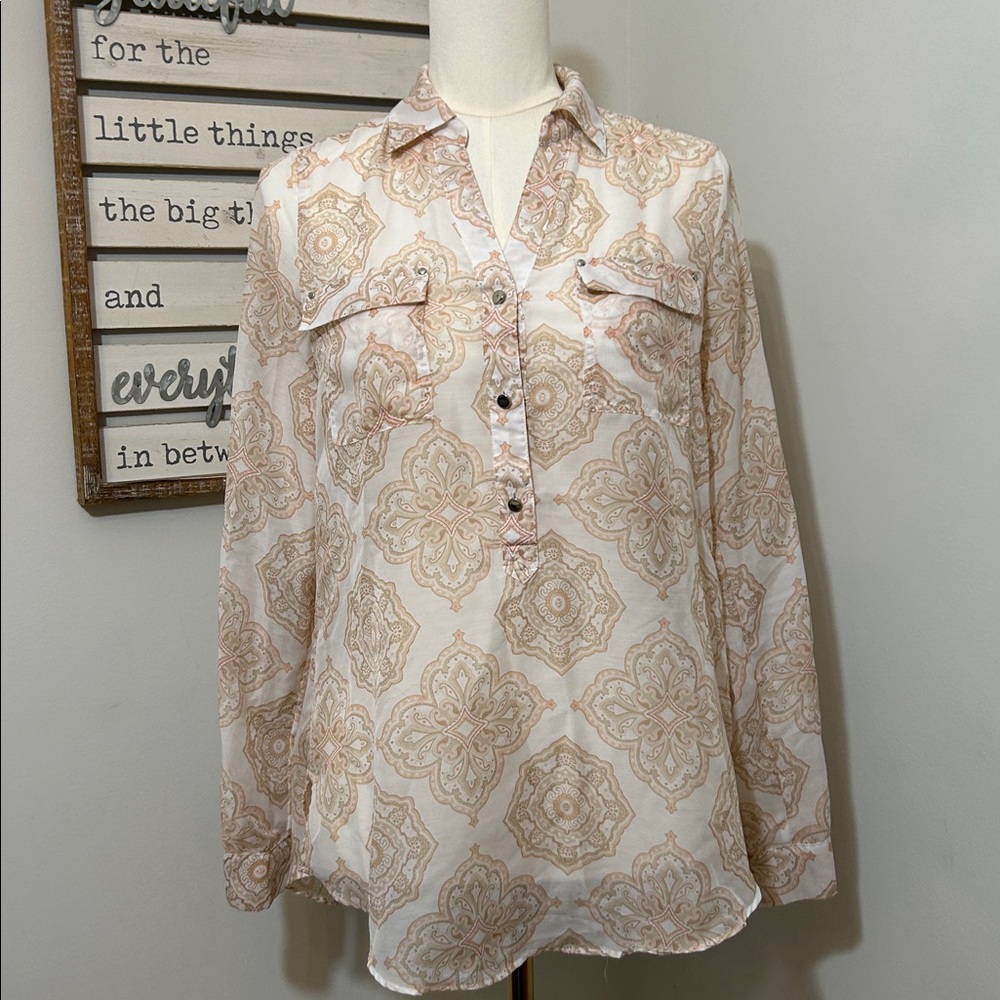 WHBM Medallion Print Sheer 1/2 Button Blouse Collared Light & Airy Size 6 - Picture 2 of 12